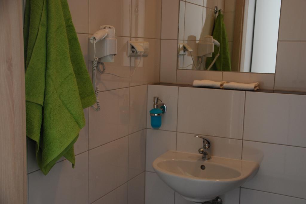 Pawilon Sportowo Turystyczny Kalwarianka Hostel Kalwaria Zebrzydowska Kültér fotó